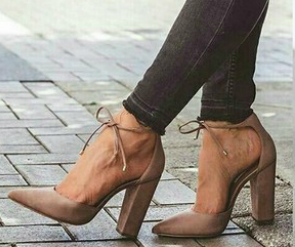 Женская обувь цвета тауп